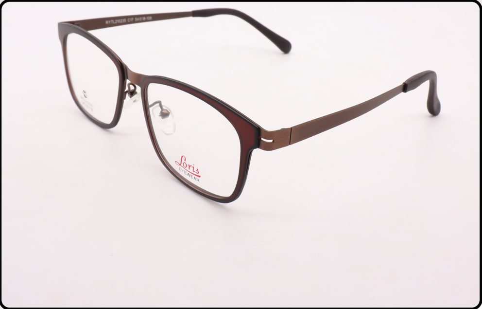210235 RYTL Loris